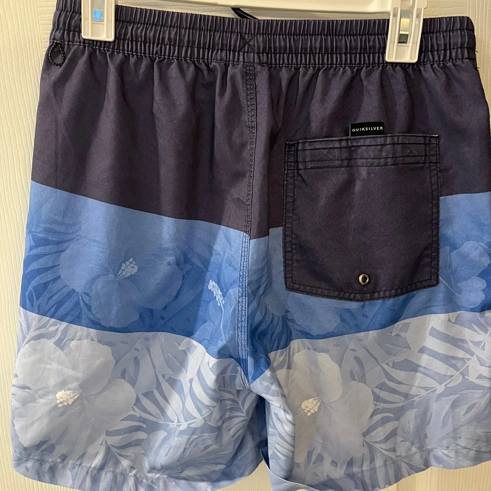 Men’s size medium blue striped floral Quiksilver swim trunks